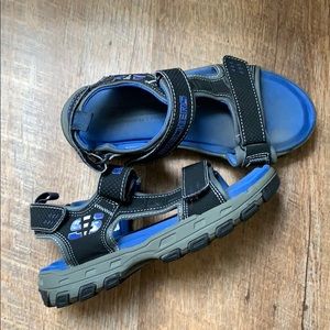 Skechers sandals size 3